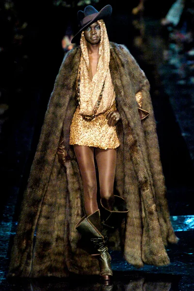 Look 15